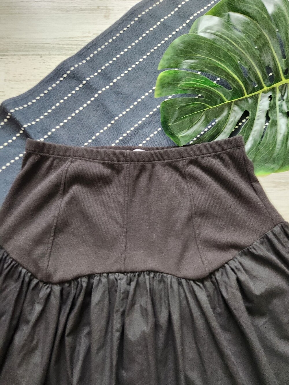 Lisa Says Gah Penny Midi Length Skirt Black Size Large - Picture 3 of 7